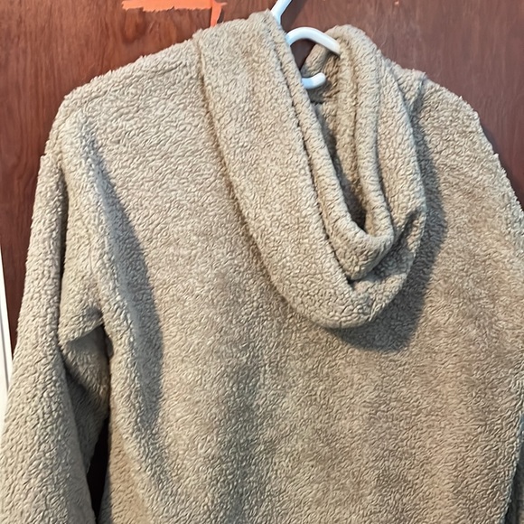 Light brown woman’s hooded sweater size m. - Picture 2 of 2
